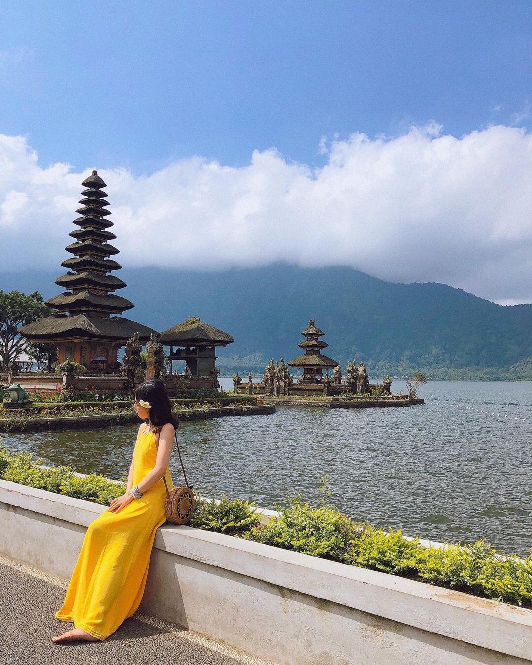 Khách hàng của Tour Riêng thăm quan đền Ulun Danu 