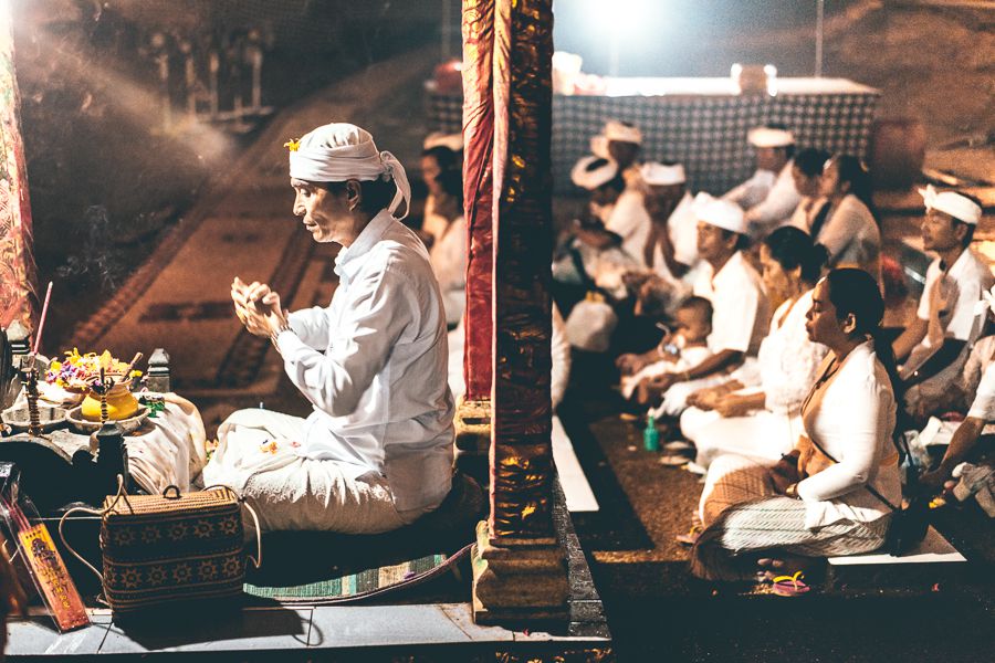 Khám phá những nét văn hoá truyền thông tại ngôi đền trong hang động Pura Goa Giri Putri trong chuyến du lịch Bali @jackson.groves