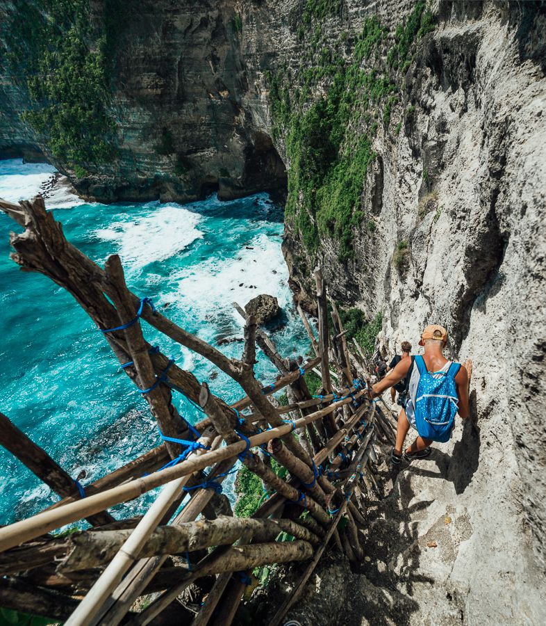 Những lối đi được người dân Bali dựng hàng rào bằng gỗ tới thác Seganning để đảm bảo an toàn hơn cho du khách tự túc du lịch Bali @jackson.groves