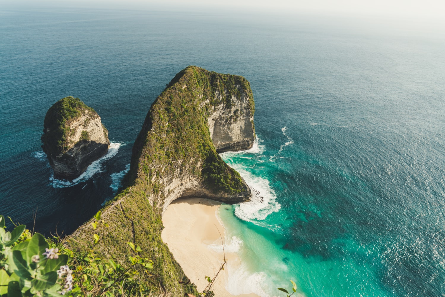 Núi khủng long Kelingking là một trong  những điểm phải đến khi đi tour Bali @jackson.groves 