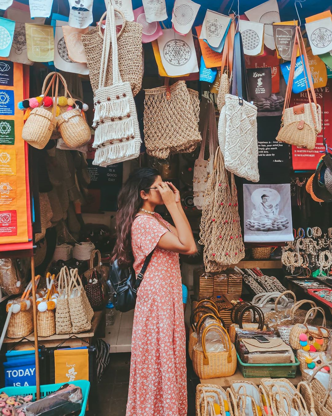 Mua sắm tại chợ truyền thống Ubud Art Market cho trải nghiệm về văn hoá đặc sắc @abhigya-s