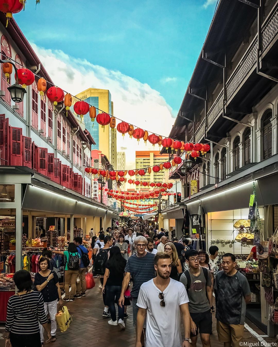 Những con đường nhộn nhịp tại Chinatown Singapore @minguel_duarte80