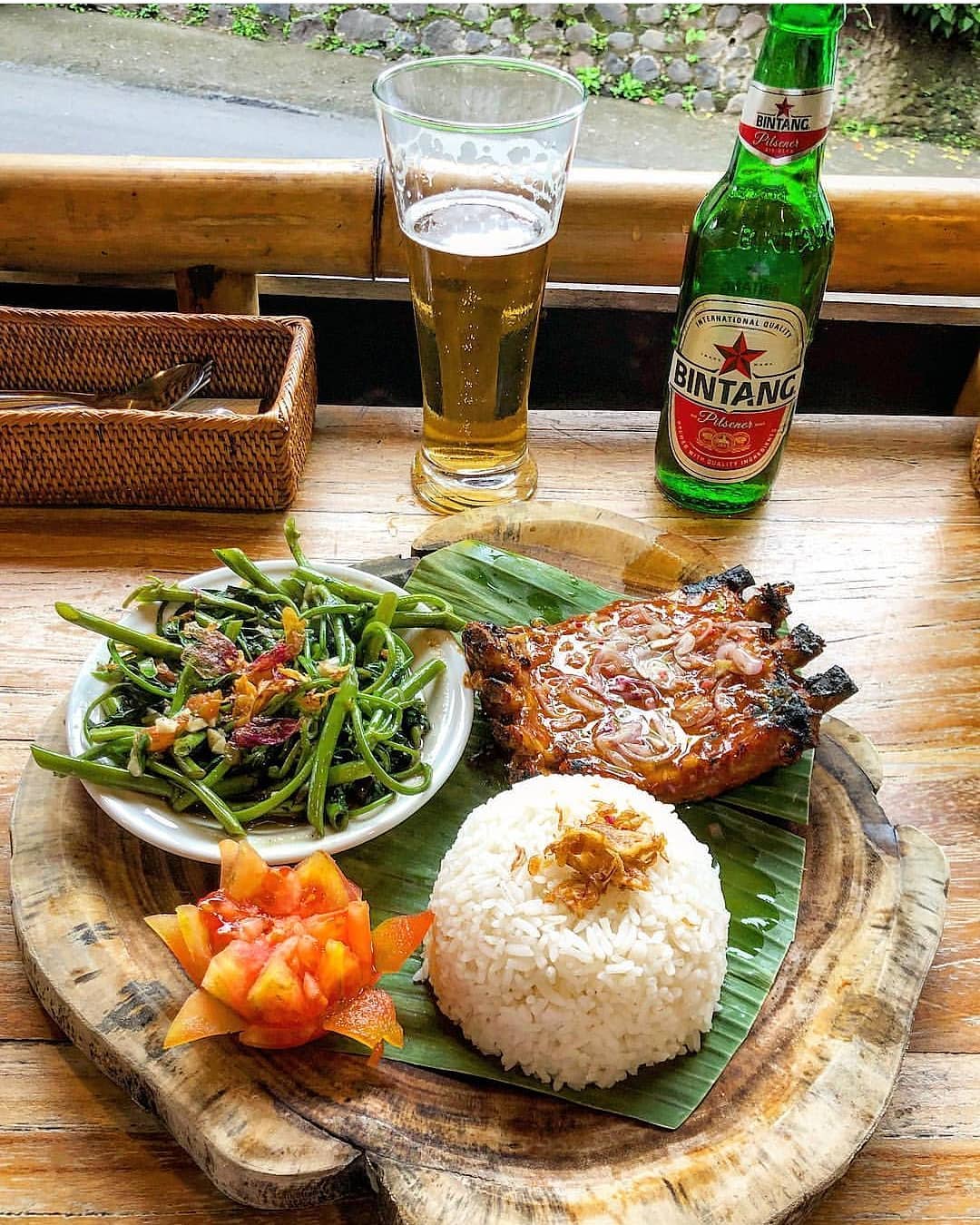 Nếu bạn băn khoăn không biết ăn gì ở Ubud thì đừng ngần ngại hãy ghé thăm Warung Pondok Madu 